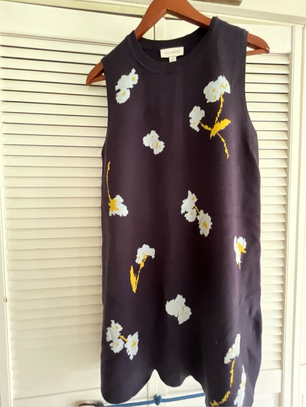 Free Assembly Navy Floral Knit Shift Dress with White & Yellow Blooms size L